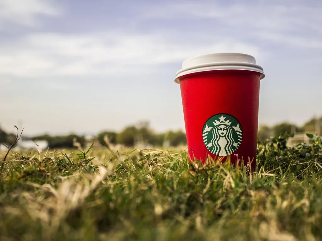 Can-Starbucks-employees-get-free-coffee