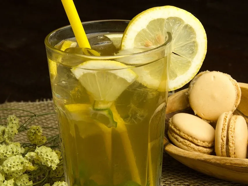 Is-Starbucks-Iced-Tea-Sweetened